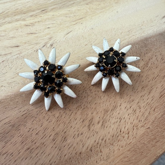 Vintage Vendome Signed Clip On Earrings - Picture 2 of 11